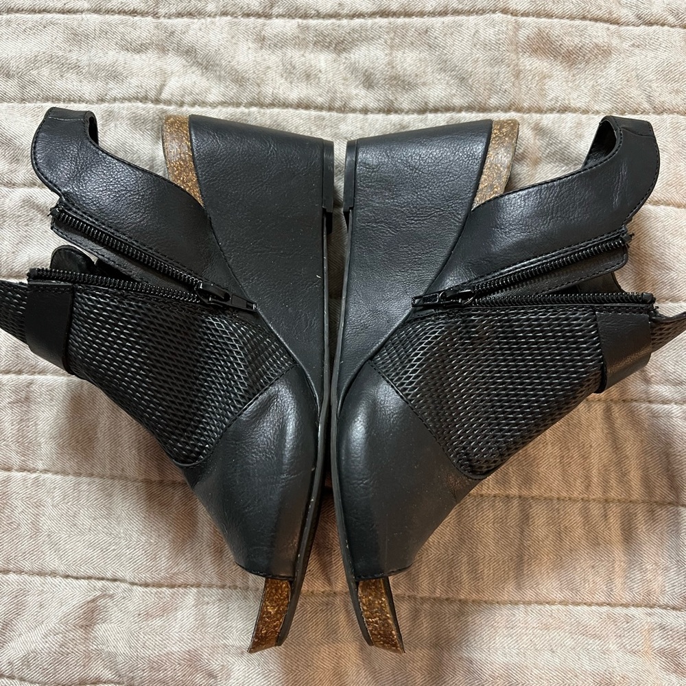 Hocus Pocus Wedge - Picture 2 of 7